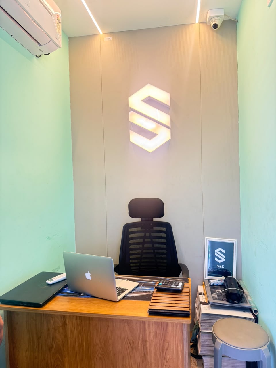 Corporate Consultation Office Space Desk